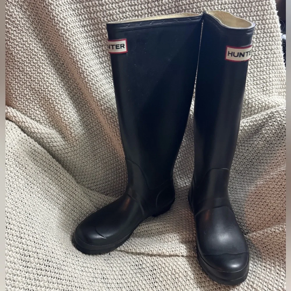 Hunter Boots, Tall,‎ Black, With Socks, Size 6F